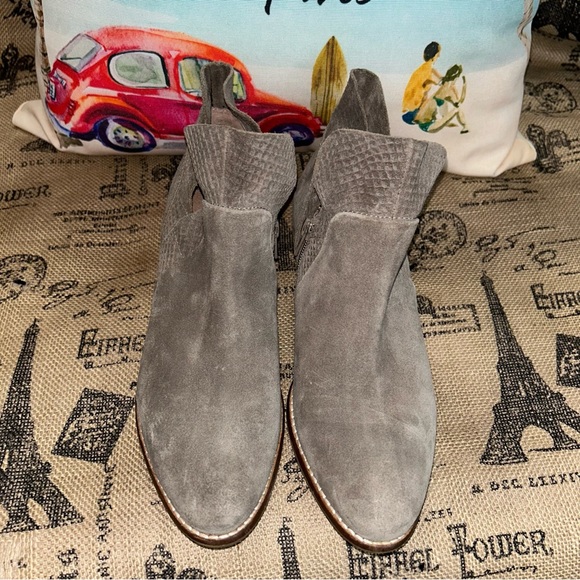 Seychelles Score Gray Suede Ankle 2" Block Heel Boots Booties Size 7.5 - Picture 4 of 14